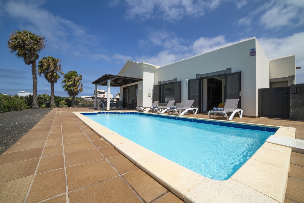 Villa Esperanza, Playa Blanca. Lanzarote villas with Villa Select